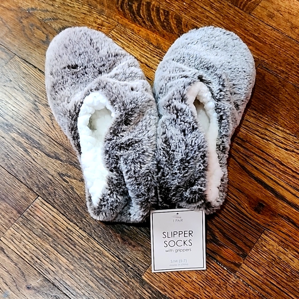 Slipper socks with grips
